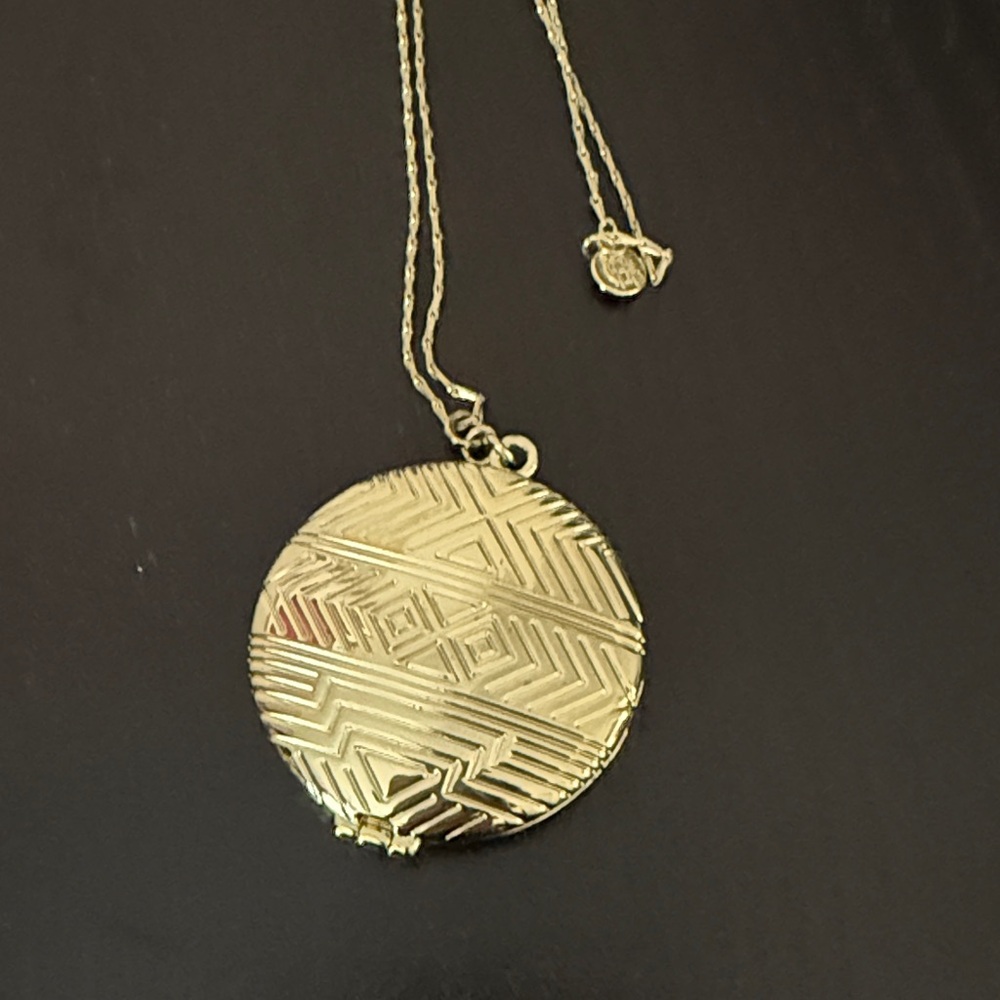 Gold Pendant Necklace
